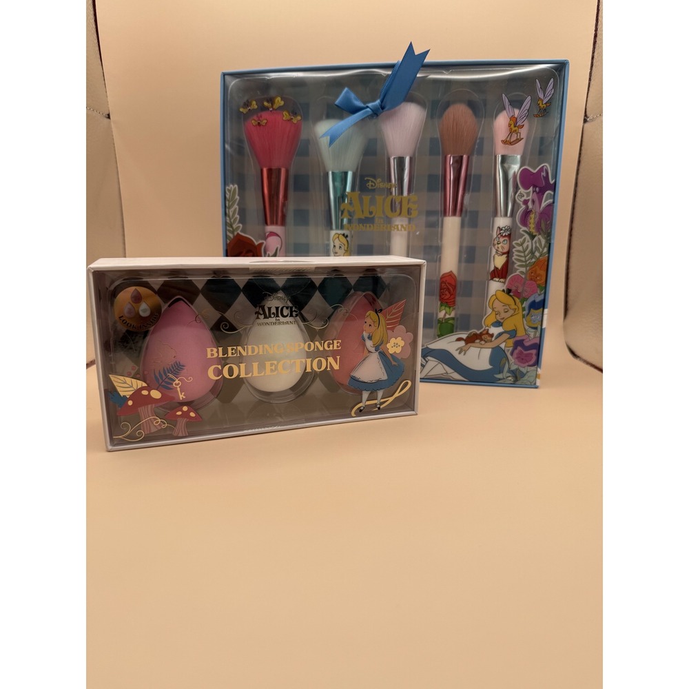 Disney Alice in Wonderland Makeup Brush 5pc Set & Blending Sponge 3pc Bundle
